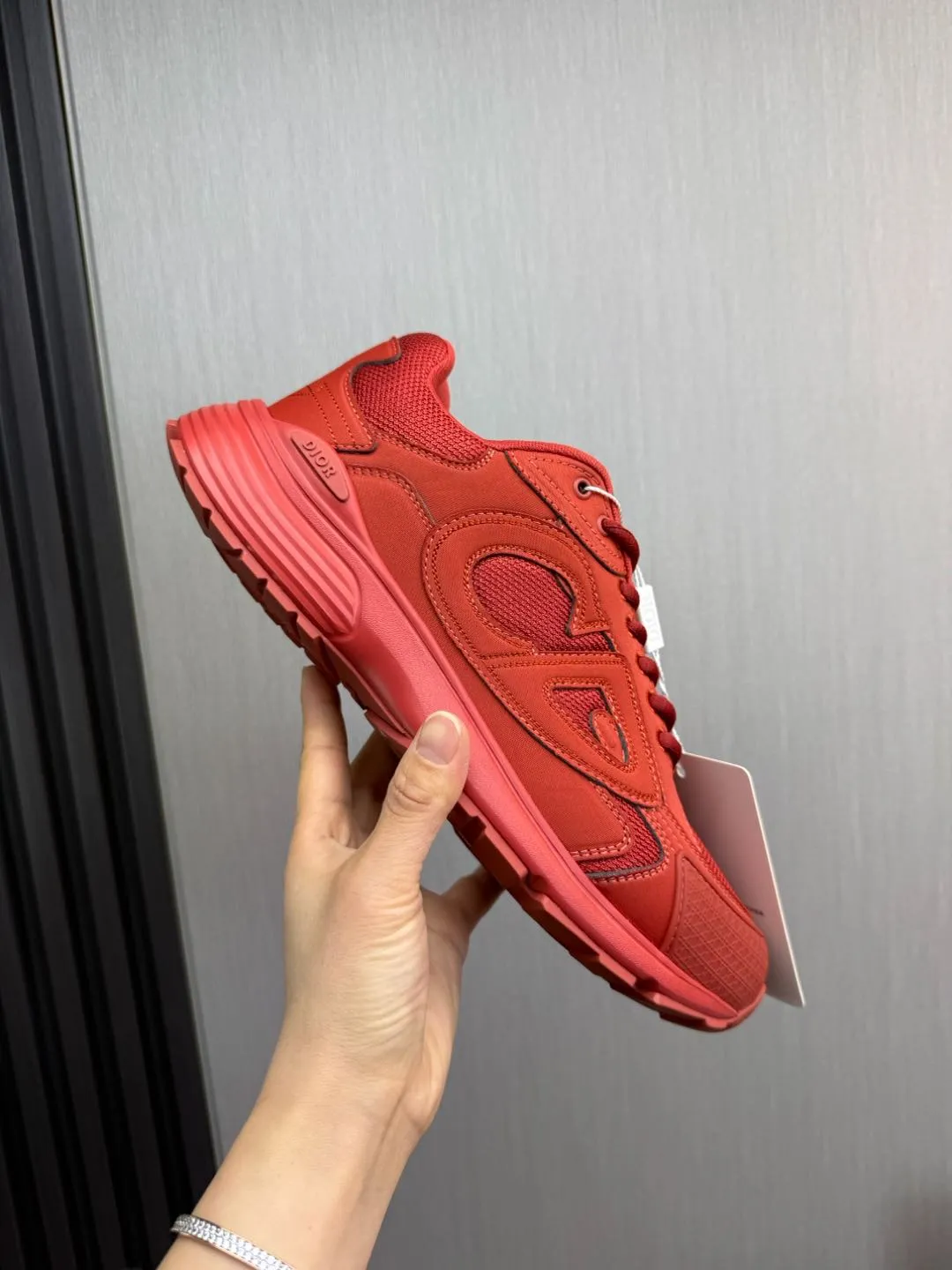 Men's men's shoes 💰740💰 D's Dior ~ New B30 Couple 👫 low-top sneakers ✅ are carefully made of gray mesh fabric and white technical fabric, decorated with reflective "CD30" graphic logo, and "DIO ~ B30" and "CD30" logos on the heel and tongue. An extra-light, sculpted rubber sole with signature accents adds style, while internal stretch details create ideal comfort. It can be matched with various casual styles to show the fashionable and modern sports style〰️ Size: 35-40 (customized at 40 for women) 39-45 (customized at 38.45 for men)